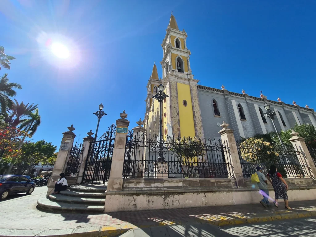 Cruising with Danny and Peter, Holland America Line, Koningsdam, Mazatlan, Mexico | Thrilling Mazatlán adventure tour highlights featuring speed boat rides across the Pacific Ocean, pulmonia car tour through Old Town Mazatlán, and resort relaxation.
