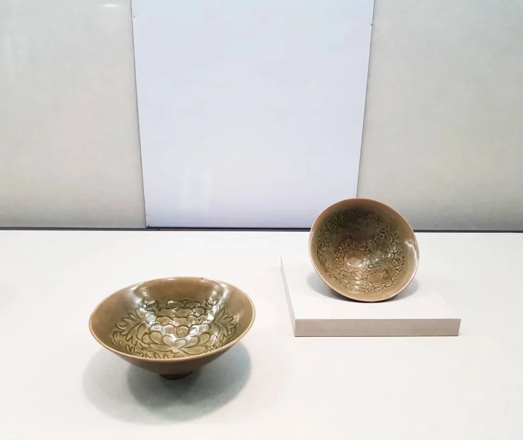 Keelung Taipei Cruise Port: Our Complete Guide + Insider Tips 2026 (Visited Once in 2019 by Danny and Peter) 7 Cruising with Danny and Peter, Holland America Line, Westerdam, Keelung, Taipei, Taiwan | Vibrant scene of Keelung Night Market showcasing diverse Taiwanese street food, including oyster pancakes and stinky tofu, with colorful stalls and lively crowds. Scenic views from Chaojing Park overlooking Keelung Harbor, featuring traditional architecture and lush landscapes. Picturesque images of Keelung Island attractions, highlighting pristine beaches and charming fishing villages, capturing the cultural heritage of Keelung and its rich maritime history.