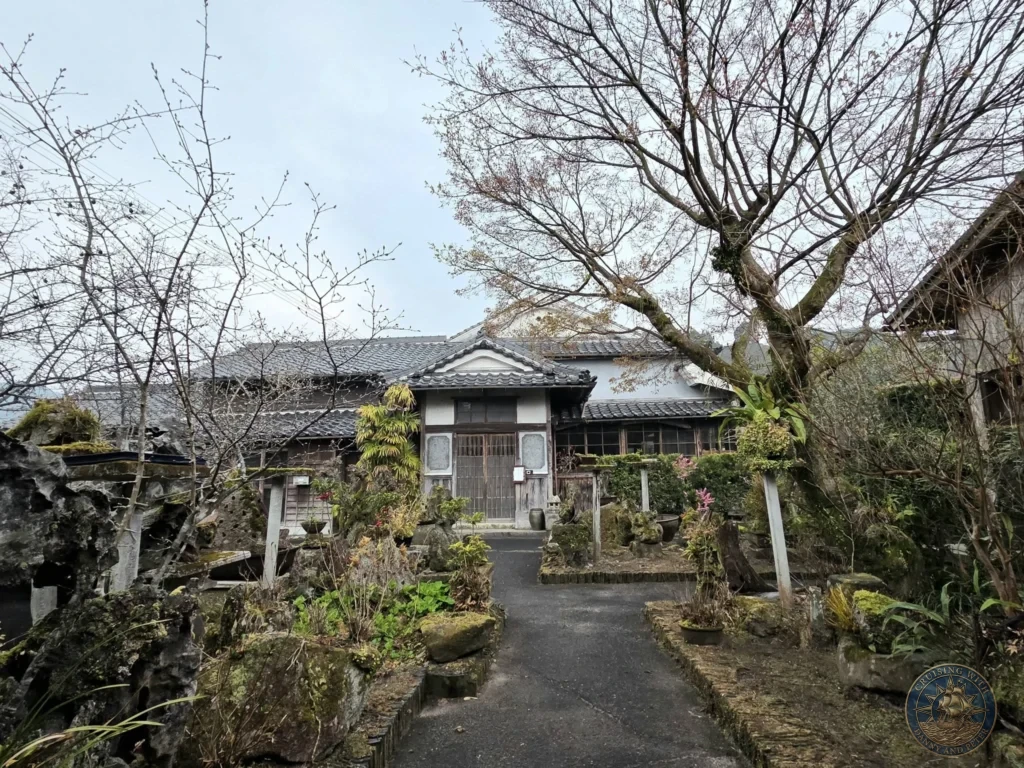 Peaceful courtyard and traditional buildings of the Futatsuya Samurai House in the historic Chiran Samurai District. Beautiful preserved Edo-period architecture and garden scenery in Kagoshima, Japan. Kagoshima Cruise Port Guide | Things to do in Kagoshima from cruise ship | One day in Kagoshima Japan itinerary by Danny and Peter.