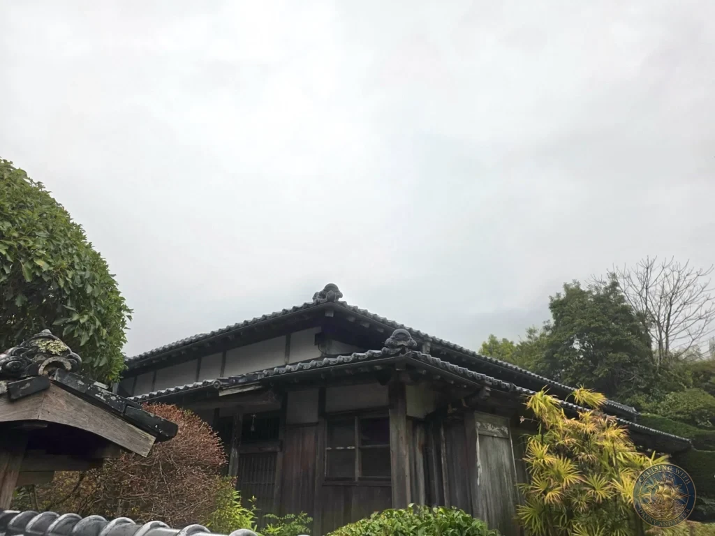 Traditional samurai residence and karesansui dry landscape garden (Garden 4) with classic tiled roof and lush greenery in the historic Chiran Samurai District. Beautiful preserved Edo-period garden in Kagoshima, Japan. Kagoshima Cruise Port Guide | Things to do in Kagoshima from cruise ship | One day in Kagoshima Japan itinerary by Danny and Peter.