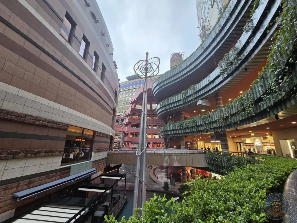 Impressive curved architecture and greenery at Canal City Hakata in Fukuoka, Japan. Shopping and entertainment complex. Fukuoka Cruise Port Guide | Things to do in Fukuoka from cruise ship | One day in Fukuoka Japan itinerary by Danny and Peter.
